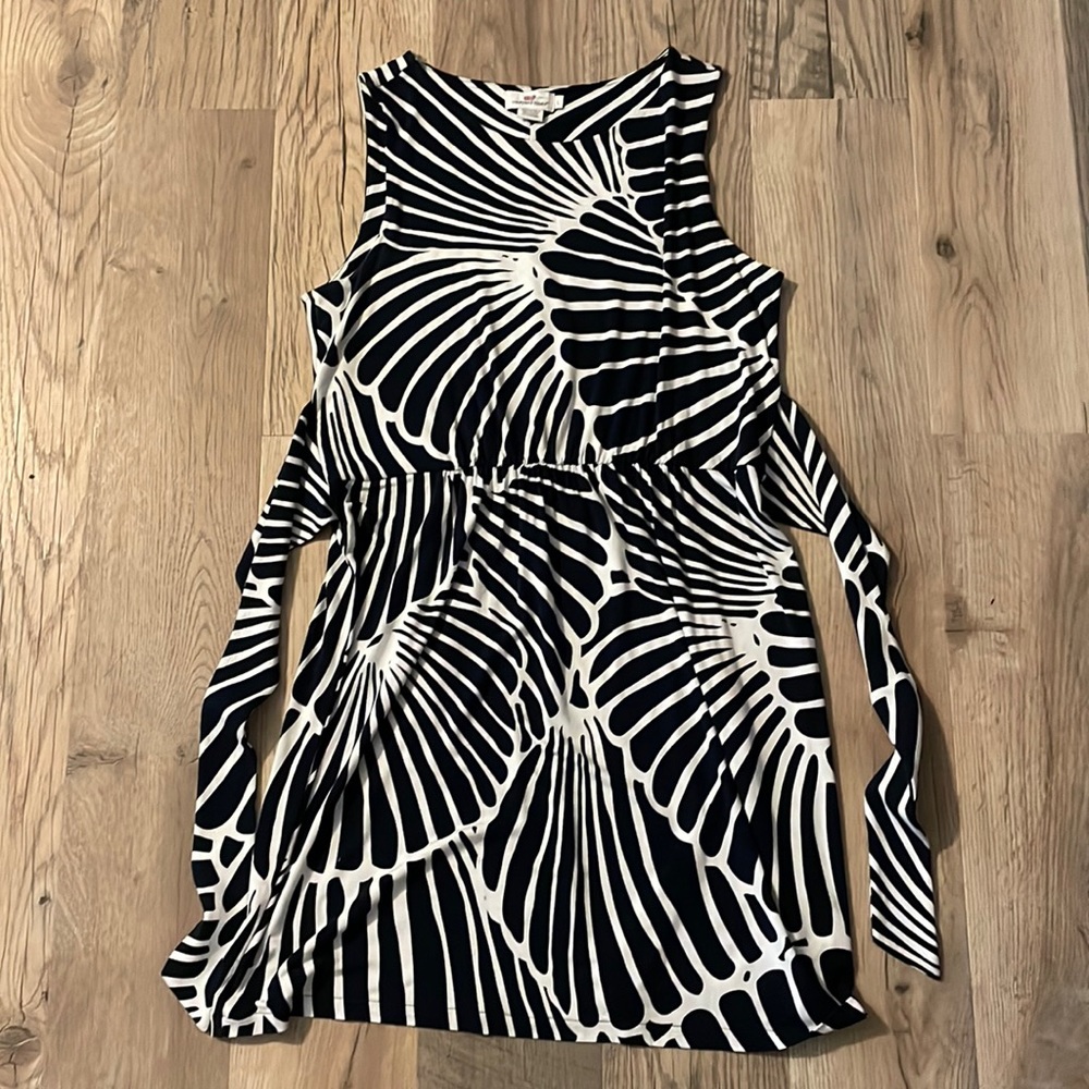 Vineyard Vines navy & cream tie dress